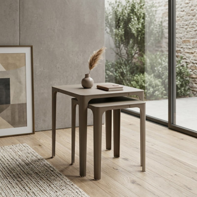 Table en bois moderne et élégant beige