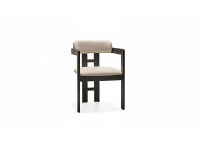 Chaise en bois et textile au design moderne
