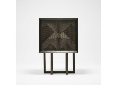 Vitrine en bois brune élégante et tendance pour la présentation dans le salon