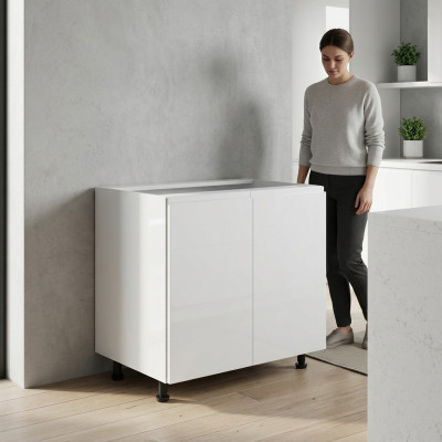 Cuisine mobile avec des portes brillantes doubles