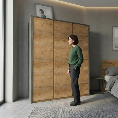 Armoire à vêtements avec finition en bois