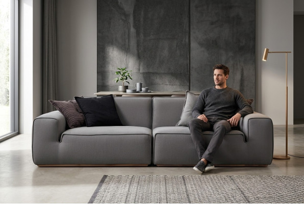 Canapé moderne, beau et confortable