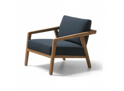 Chaise élégante et minimaliste. Confortable. Moderne.