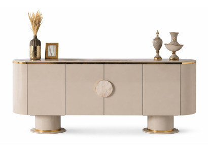 Elegantes Sideboard mit goldenen Akzenten und minimalistischer Form