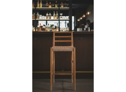 Hochwertiger Barhocker im modernen Design für Ihre Lounge oder Bar