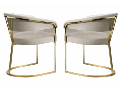 Elegantes Paar Stühle mit weißem Stoffbezug und goldfarbenem Rahmen