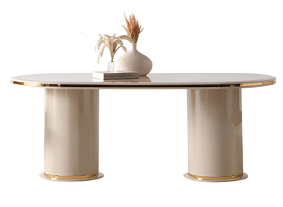 Eleganter Esstisch mit goldenen Akzenten und modernem Design