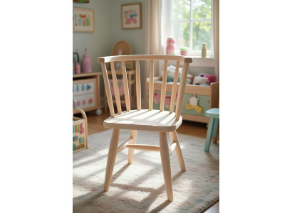 Kinderstuhl aus Naturholz für sicheren Sitzkomfort im Kinderzimmer