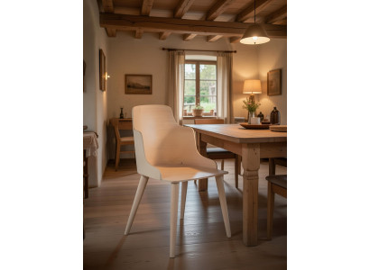 Holzstuhl im modernen Stil für eine komfortable Sitzgelegenheit