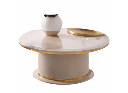 Eleganter Couchtisch mit goldenen Akzenten und modernem Design
