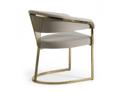 Eleganter Stuhl mit goldenem Metallgestell und beigem Stoffbezug