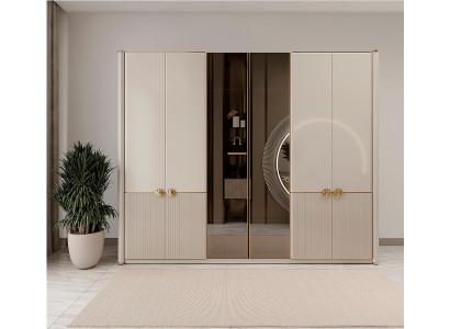 Funktionaler Kleiderschrank mit praktischen Spiegeltüren