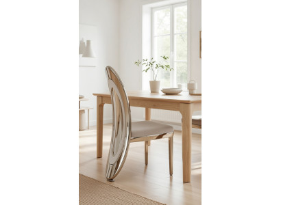 Eleganter Essstuhl mit bequemer Polsterung und modernem Design