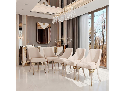 Eleganter Stuhl mit goldenen Akzenten für moderne Räume