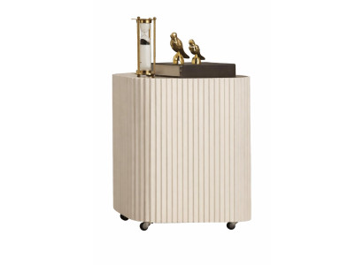 Eleganter Beistelltisch mit geriffeltem Design und praktischen Rollen
