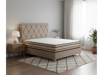 Komfortables Doppelbett mit Kunstlederbezug und stabilem Rahmen