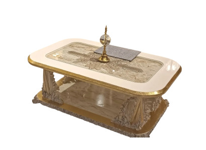 Eleganter Couchtisch im klassischen Design für stilvolles Wohnen