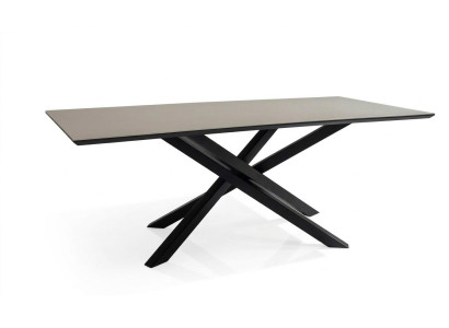 Eleganter Esstisch aus robustem Holz für Ihr stilvolles Esszimmer