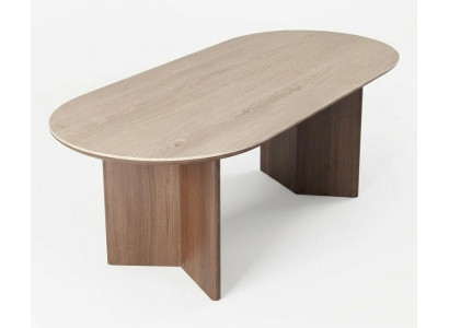 Zeitloser Esstisch im eleganten Design für moderne Wohnräume
