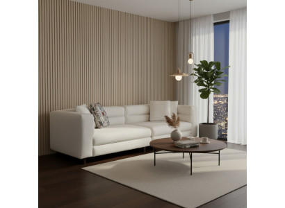 Komfortables weißes Sofa mit Holzfüßen für Wohnzimmer