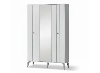 Geräumiger Kleiderschrank im modernen Design mit viel Stauraum