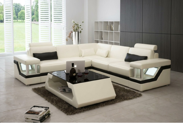 Canapé d'angle en forme de U grand format avec un rembourrage de grand salon.