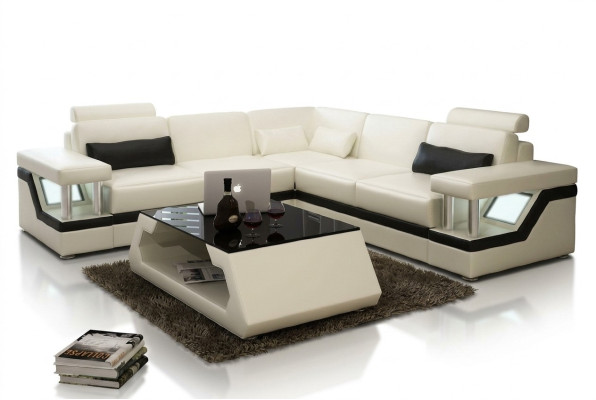 Canapé d'angle en forme de U grand format avec un rembourrage de grand salon.