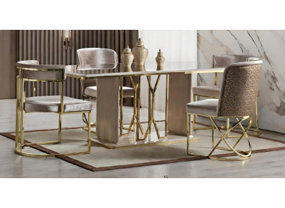 Eleganter Esstisch mit Samtstühlen und goldenen Metallakzenten