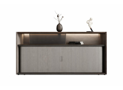 Modernes Sideboard mit LED-Beleuchtung und eleganten Holzregalen