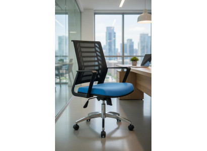 Komfortabler Bürostuhl für langes Sitzen in Blau und Schwarz