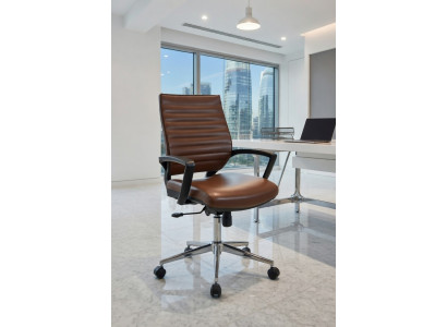 Bürostuhl mit Kunstlederbezug und ergonomischem Design für langes Sitzen