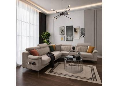 Bequemer U-förmiger Ecksofa mit eleganten Akzenten und Kissen