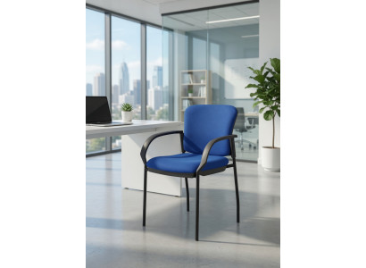 Moderner Bürosessel blau mit gepolsterter Sitzfläche und Armlehnen
