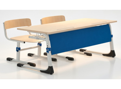 Höhenverstellbare Schulbank mit zwei Stühlen und blauem Frontpanel