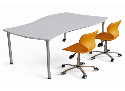 Moderner Schultisch mit ergonomischen Drehstühlen im stilvollen Design