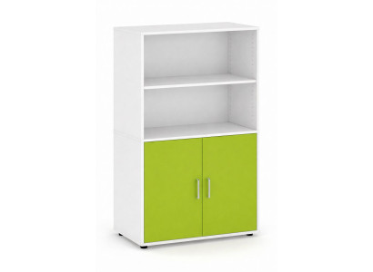 Moderner Schrank mit grünen Türen und praktischen Aufbewahrungsfächern