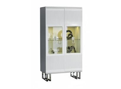 Elegante Vitrine mit Glasfront für stilvolle Präsentation und Stauraum