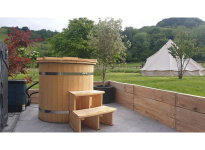 Outdoor-Spa  Wellnesspool Warmwasserbad Holzbottich Whirlpool