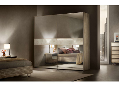 Eleganter Schrank aus Holz – Schlicht und funktional für jedes Zuhause.