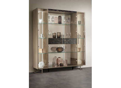 Vitrine aus Massivholz – Für elegantes Aufbewahren in Ihrem Interieur.