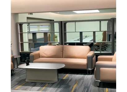 3-Sitzer Ledersofa in Beige – Modernes Design für Büro oder Lounge