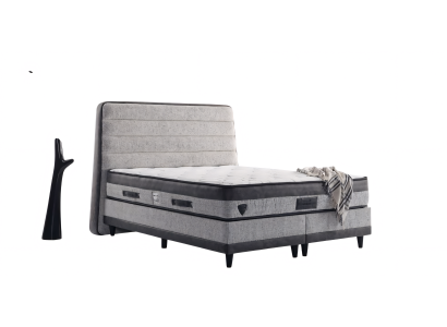 Elegantes Bett in Grau mit schwarzen Beinen und hohem weichen Kopfteil