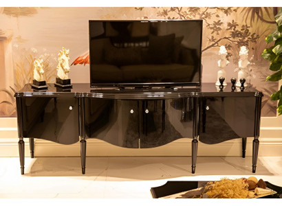 TV-Schrank mit glänzender Oberfläche und eleganten Details Hochwertig Möbel