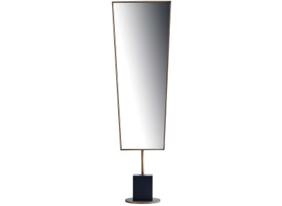 Eleganter Standspiegel mit geometrischem Design und stabilem Fuß