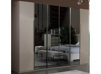 Beiger Spiegeltürenschrank Designer Schlafzimmer Schränke Holzmöbel