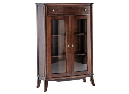 Klassischer Vitrinenschrank mit Glastüren und oberem Schubfach