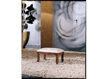 Sièges rembourrés de style ottoman, tabourets, bancs de design Pufa Ottoman en tissu.